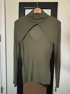 VENUS Olive Green Long Sleeve Twist-Back Top